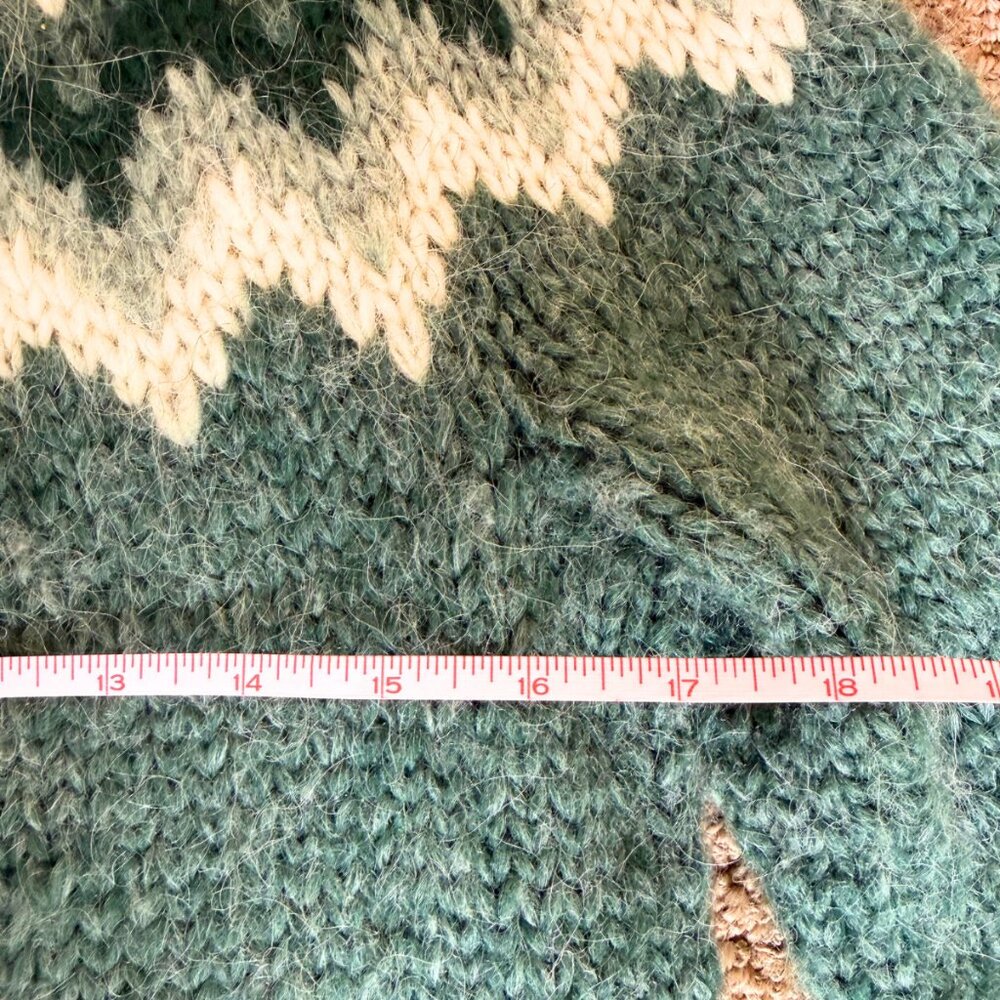 The Handknitting Association of Iceland 100% Wool Sweater Forest Green Small - Picture 4 of 5